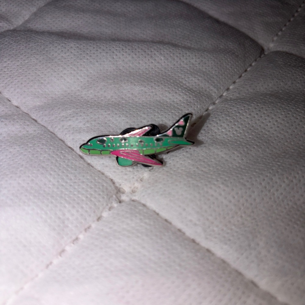 Disney Hidden Mickey Plane Pin 2020 Elliot Chaser